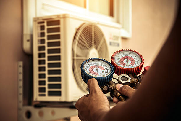 Professional Hvac technician working in Warwick, MD